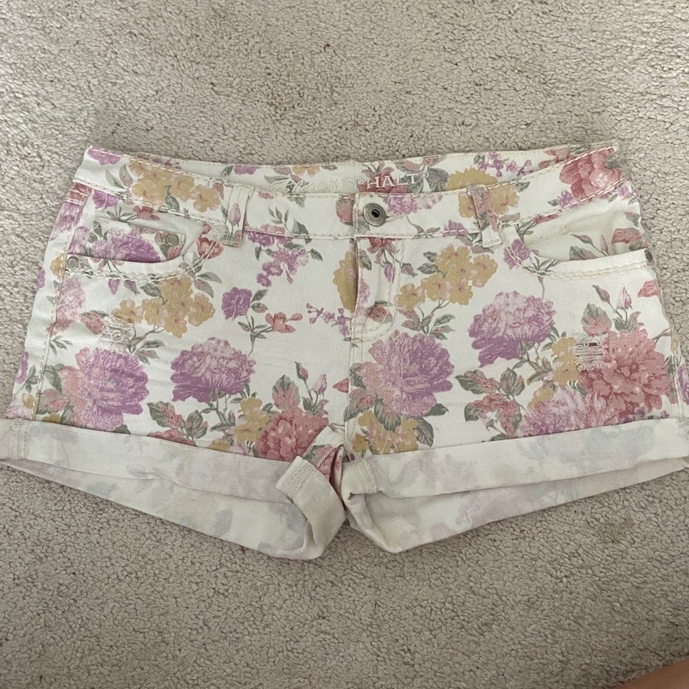 Floral Denim Shorts‎